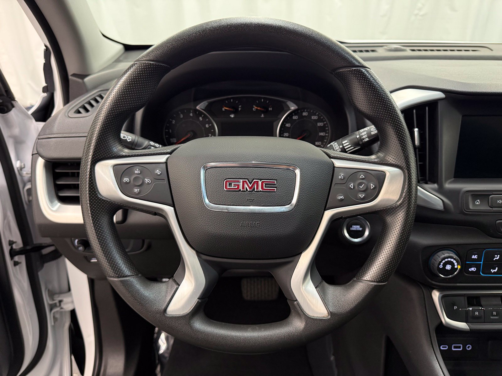 Used 2024 GMC Terrain SLE AWD/4WD image 12