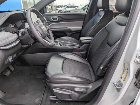 Certified 2025 Jeep Compass Latitude AWD/4WD image 15