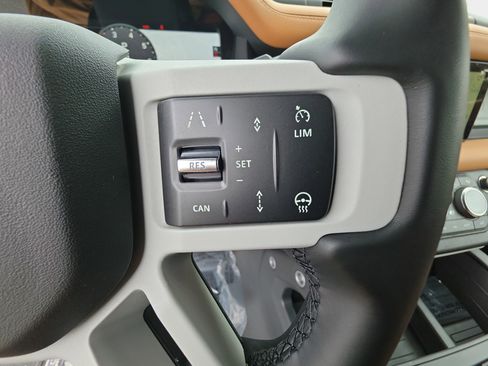 Certified 2024 Land Rover Defender 110 X-Dynamic SE AWD/4WD image 17