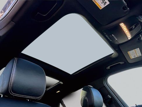 Used 2022 Mercedes-Benz GLC 300 GLC 300 w/ Premium Package Lite image 26