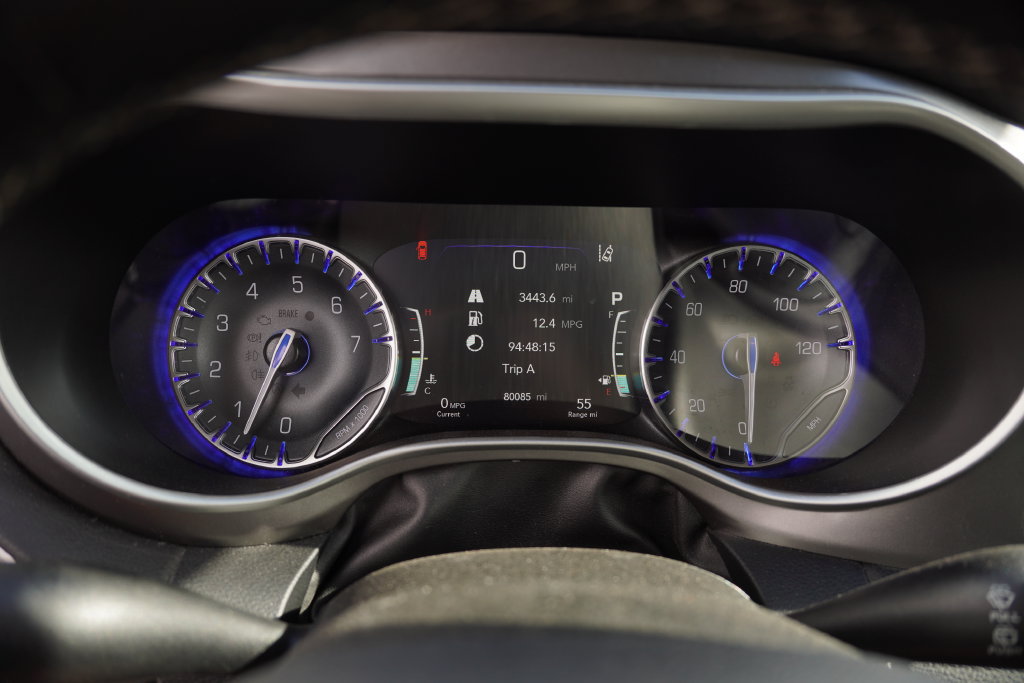 Used 2023 Chrysler Pacifica Touring-L FWD image 7