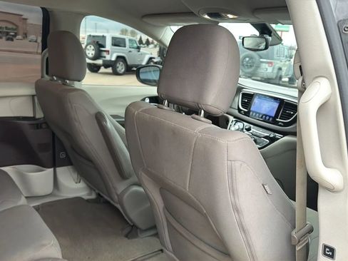 Used 2017 Chrysler Pacifica Touring image 78
