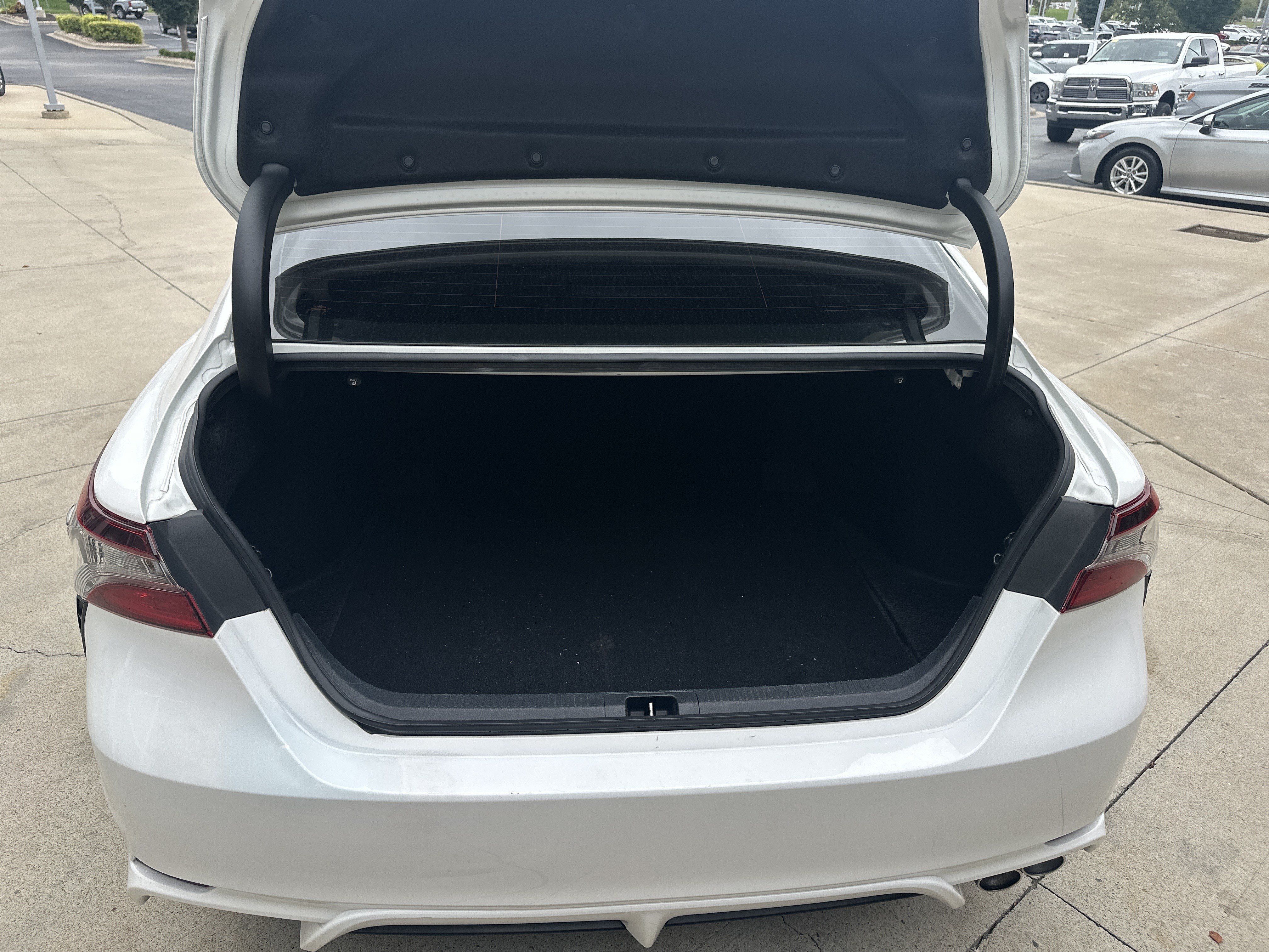 Used 2023 Toyota Camry SE w/ Convenience Package FWD image 31