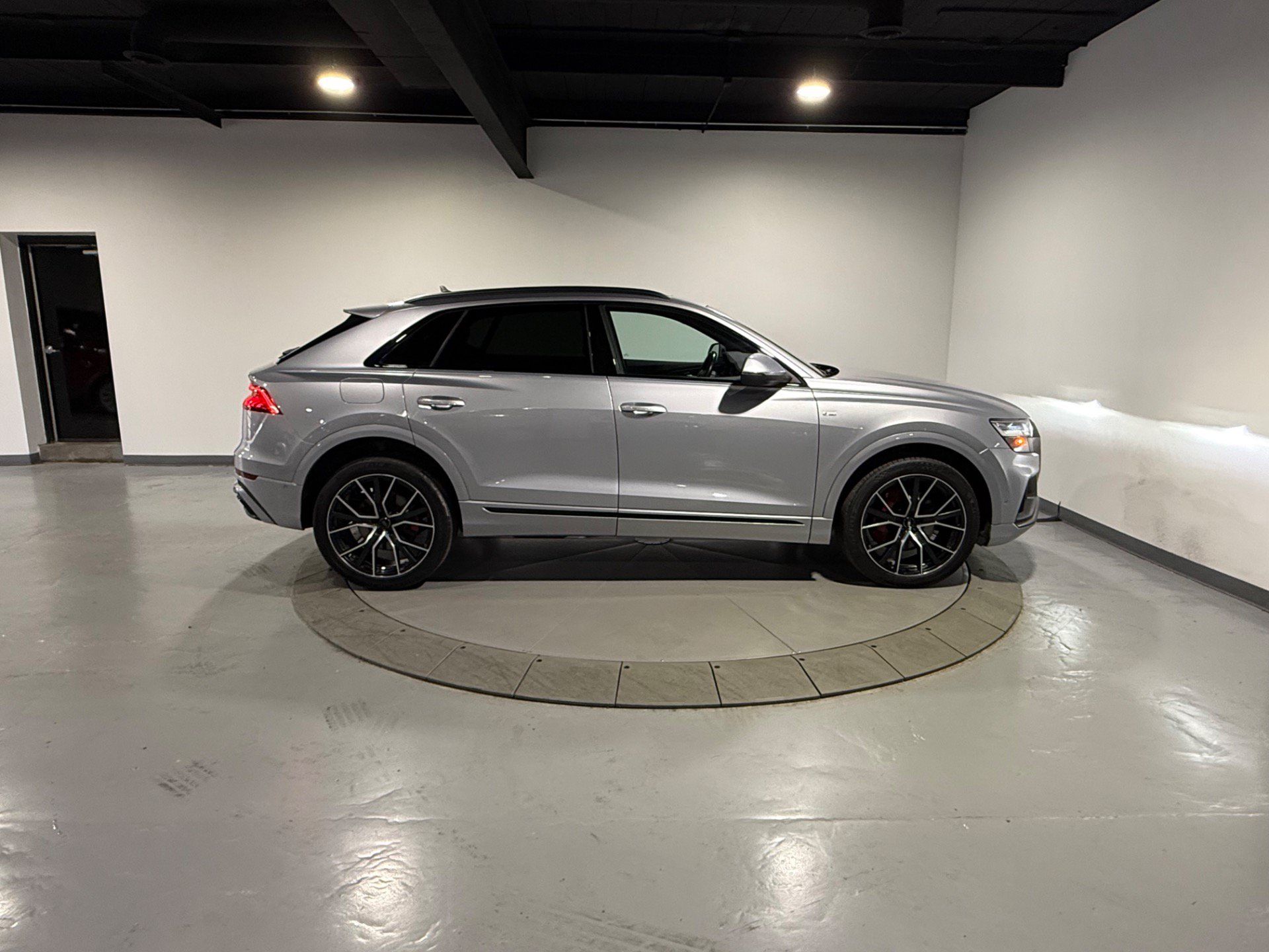 Used 2019 Audi Q8 Premium Plus w/ Premium Plus AWD/4WD image 9