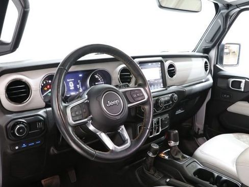 Used 2023 Jeep Wrangler Unlimited Sahara AWD/4WD image 15