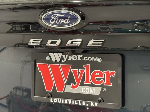 Used 2024 Ford Edge SEL image 44