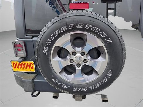 Used 2016 Jeep Wrangler Unlimited Sahara w/ Connectivity Group image 4