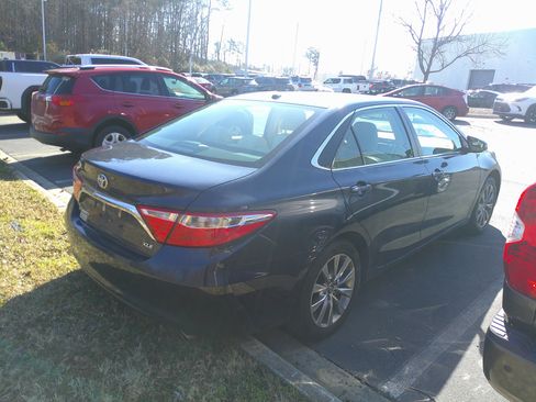 Used 2017 Toyota Camry XLE image 6