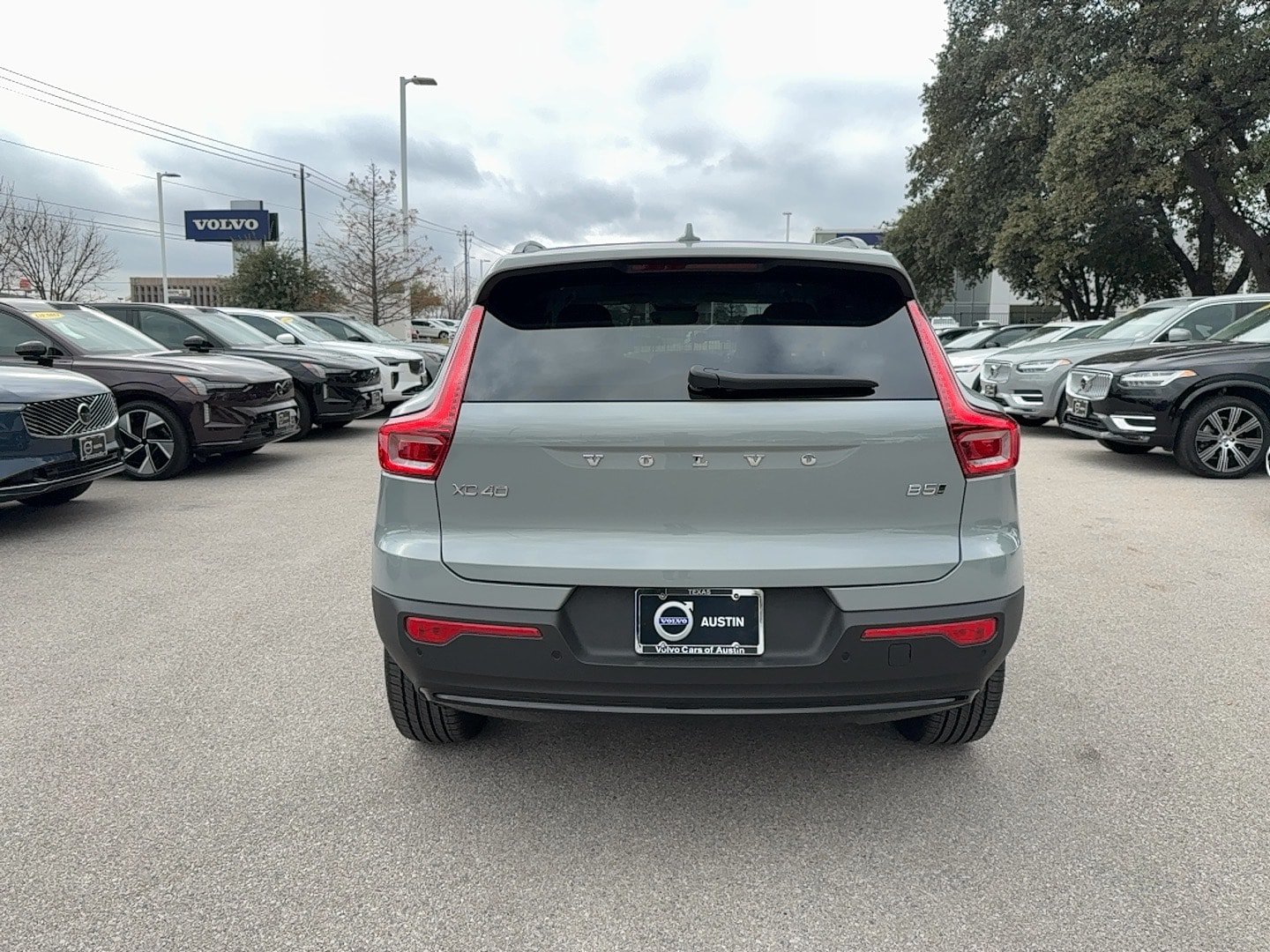Used 2026 Volvo XC40 B5 Plus w/ Protection Package Premier AWD/4WD image 4