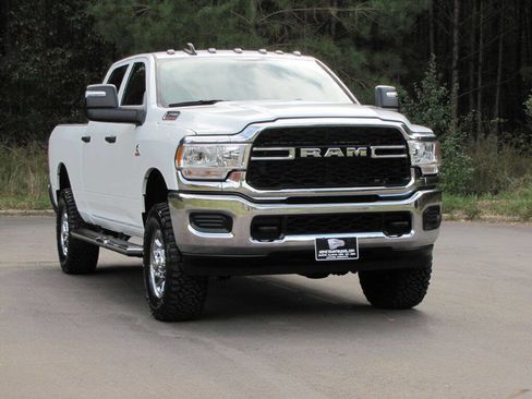 Used 2023 RAM 2500 Tradesman w/ Chrome Appearance Group image 8