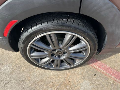 Used 2018 MINI Cooper Clubman w/ Cold Weather Package image 12