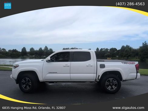 Used 2017 Toyota Tacoma TRD Sport w/ Premium & Technology Package AWD/4WD image 2