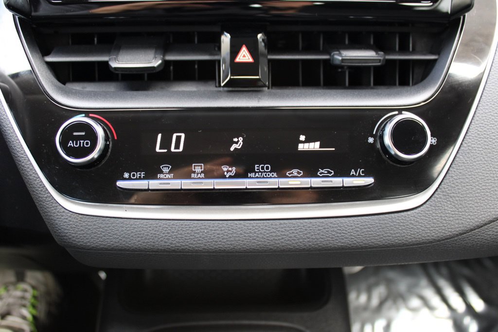 Used 2022 Toyota Corolla LE FWD image 30