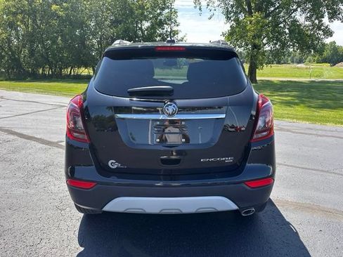 Used 2022 Buick Encore Preferred AWD/4WD image 4
