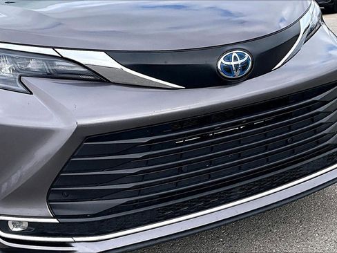 Used 2024 Toyota Sienna XLE image 25