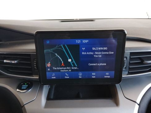 Used 2021 Ford Explorer XLT w/ Equipment Group 202A RWD image 34