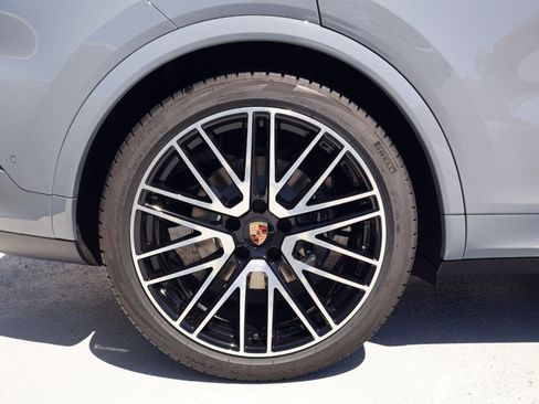 New 2026 Porsche Cayenne Coupe AWD/4WD image 26