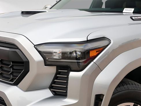 Used 2024 Toyota Tacoma 4x4 Double Cab Hybrid image 3