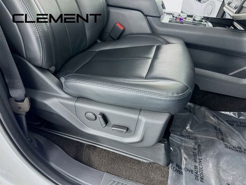 Used 2023 Ford Expedition XLT image 34