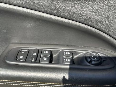 Used 2019 Jeep Compass Latitude FWD image 24