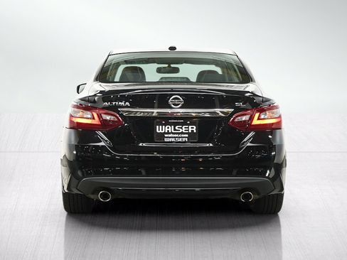 Used 2018 Nissan Altima 2.5 SL w/ 2.5 SL Technology Package FWD image 4