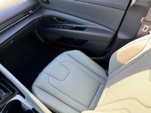Used 2025 Hyundai Elantra Limited FWD image 12