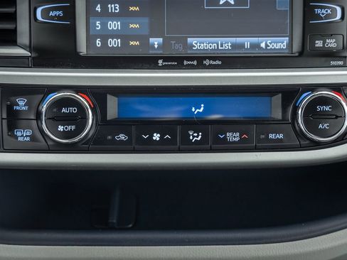 Used 2019 Toyota Highlander XLE w/ Protection Package #3 image 21