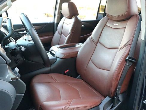 Used 2020 Cadillac Escalade ESV Premium Luxury image 10