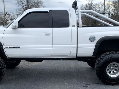 Used 1998 Dodge Ram 1500 Truck Quad Cab 6.5-ft. Bed 4WD image 2