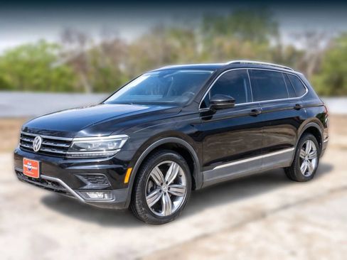 Used 2018 Volkswagen Tiguan SEL Premium image 9