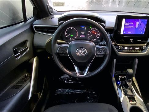 Used 2024 Toyota Corolla Cross AWD Hybrid w/ Moonroof Package image 6