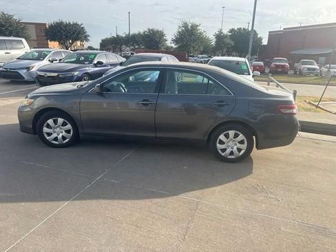 Used 2010 Toyota Camry LE FWD image 6