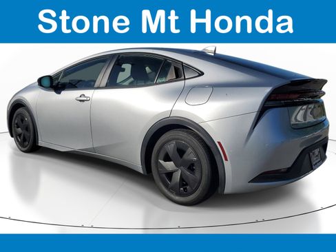 Used 2024 Toyota Prius LE FWD image 4