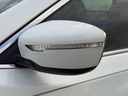 Used 2014 Nissan Rogue SV FWD image 31