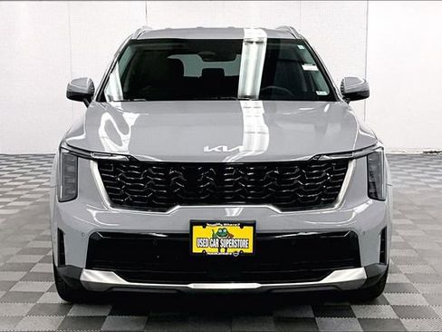 Used 2025 Kia Sorento S image 4