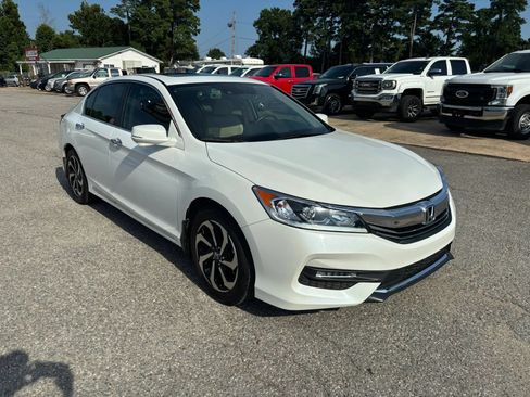 Used 2017 Honda Accord EX-L image 7