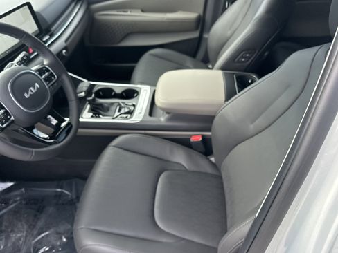 New 2026 Kia Carnival EX FWD image 15