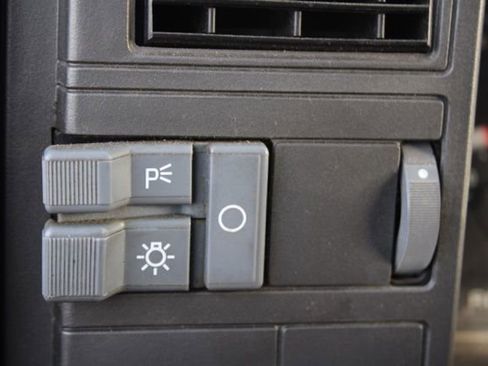 Used 1990 Chevrolet Silverado 1500 2WD Regular Cab image 18