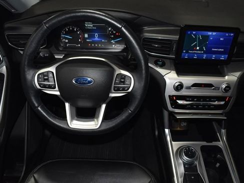 Used 2022 Ford Explorer XLT w/ Equipment Group 202A image 14