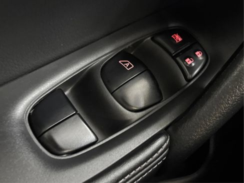 Used 2017 Nissan Rogue SL AWD/4WD image 40