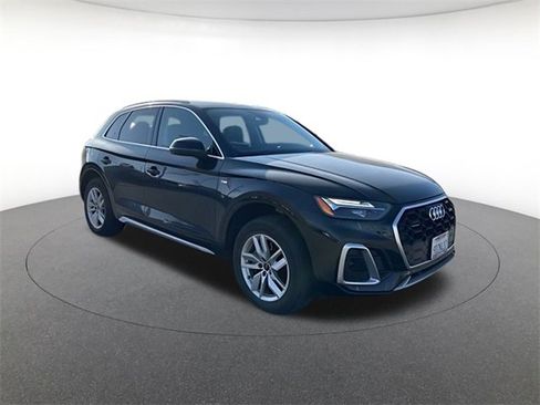 Used 2023 Audi Q5 2.0T Premium w/ Convenience Package image 1