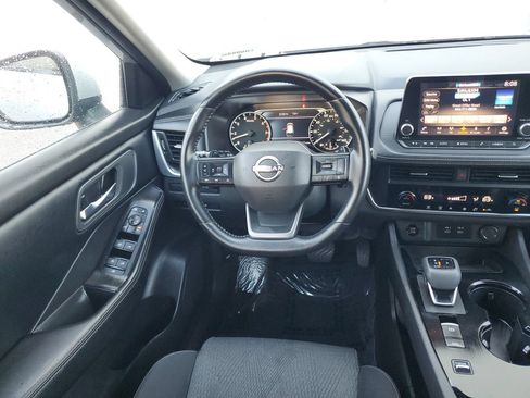 Used 2025 Nissan Rogue SV FWD image 10