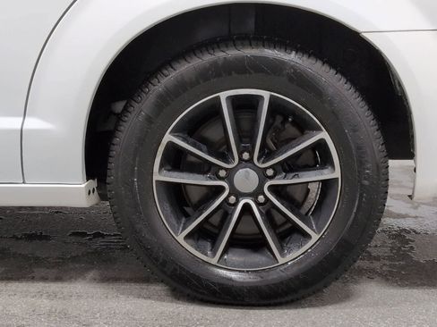 Certified 2018 Dodge Grand Caravan SXT w/ Driver Convenience Group image 14