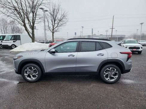 New 2026 Chevrolet Trax LT w/ Driver Confidence Package image 9