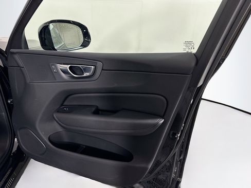 Used 2025 Volvo XC60 B5 Plus image 33