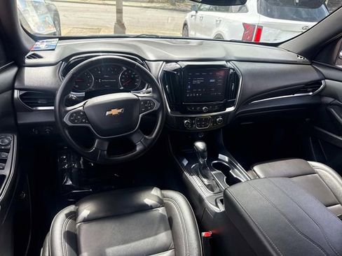 Used 2023 Chevrolet Traverse LT image 18