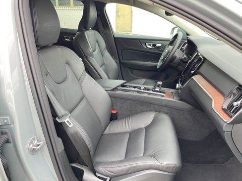 Used 2025 Volvo V60 B5 Cross Country Plus image 36