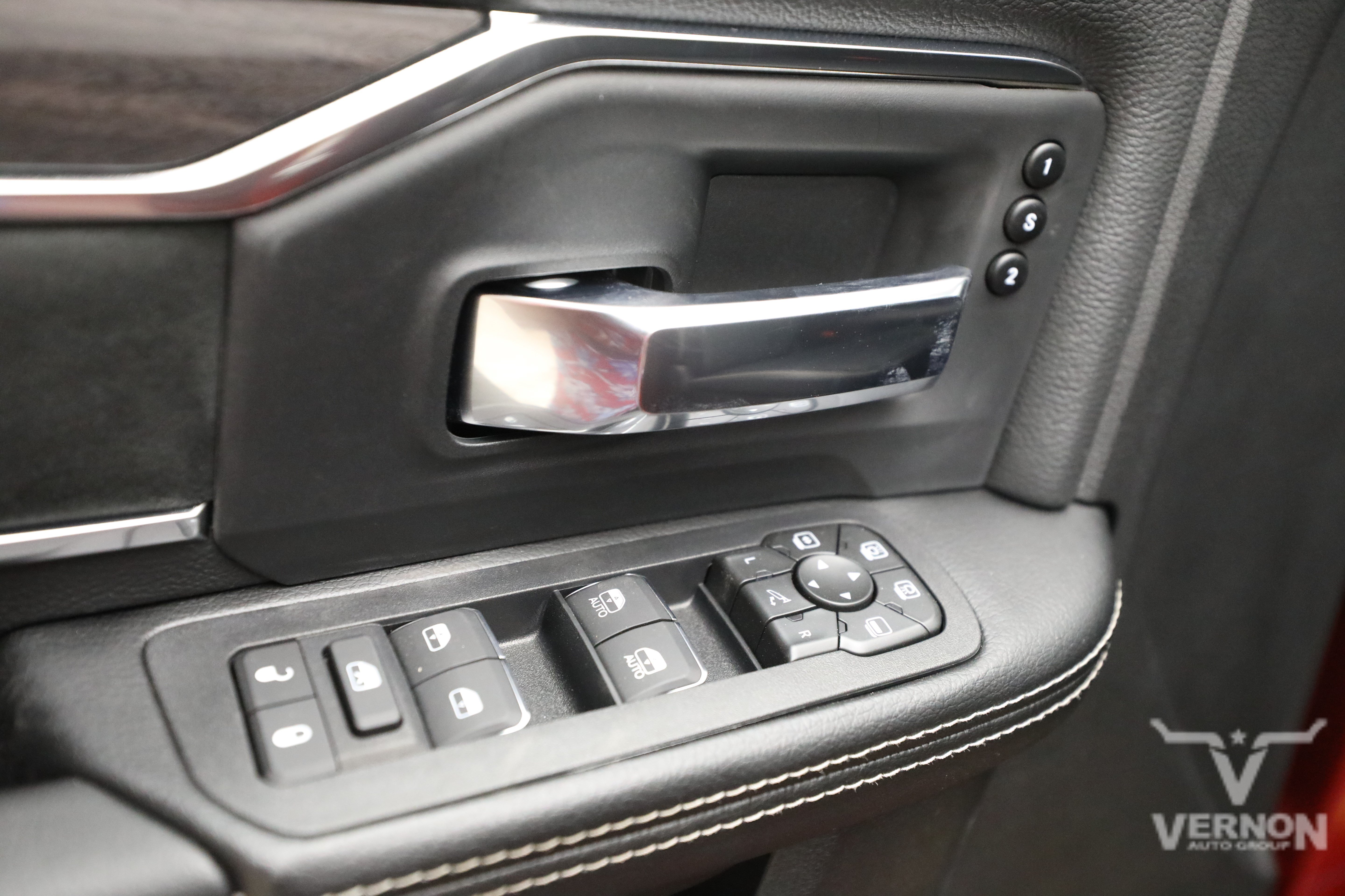 New 2026 RAM 3500 Laramie AWD/4WD image 16