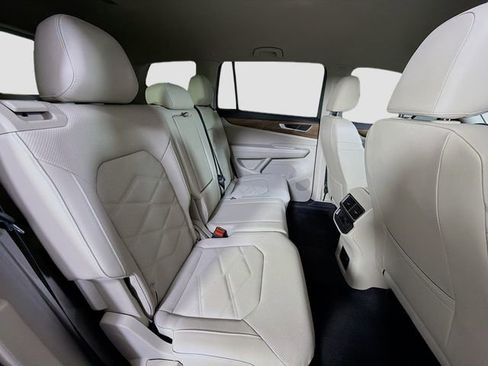 Used 2025 Volkswagen Atlas SE image 29