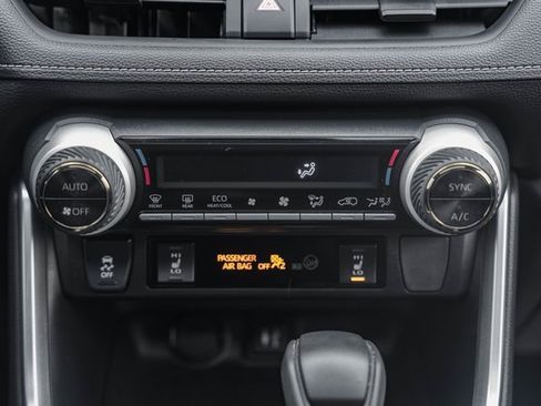 Used 2019 Toyota RAV4 XLE w/ Convenience Package image 23